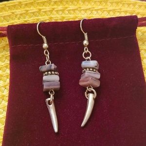 Cairn earrings with accent
